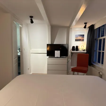 Nine Streets Oda ve Kahvaltı 3*