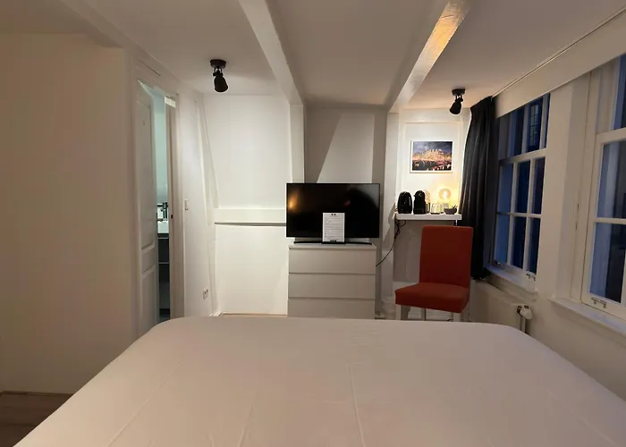 Nine Streets Bed and Breakfast 3*